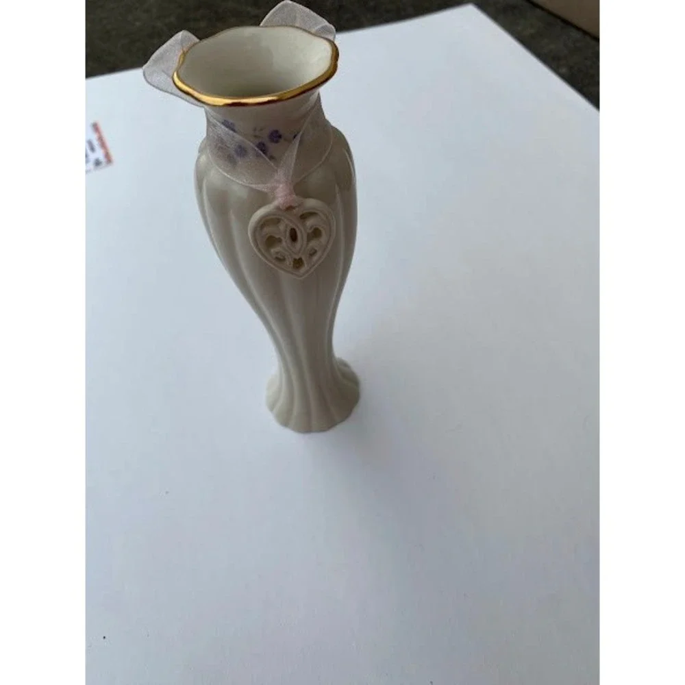 Lenox Ivory Porcelain Bud Vase Gold‎ Trim Heart Charm Floral Ribbon Handcrafted